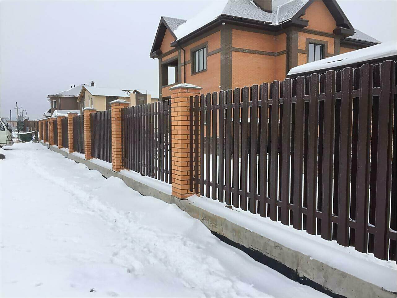 Забор из штакетника 95м фото1 в Магнитогорске