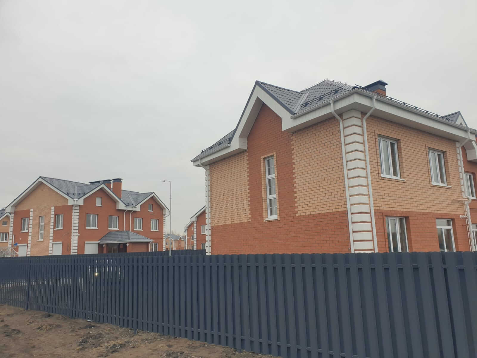 Забор из штакетника 230м Серый Графит фото1 в Магнитогорске