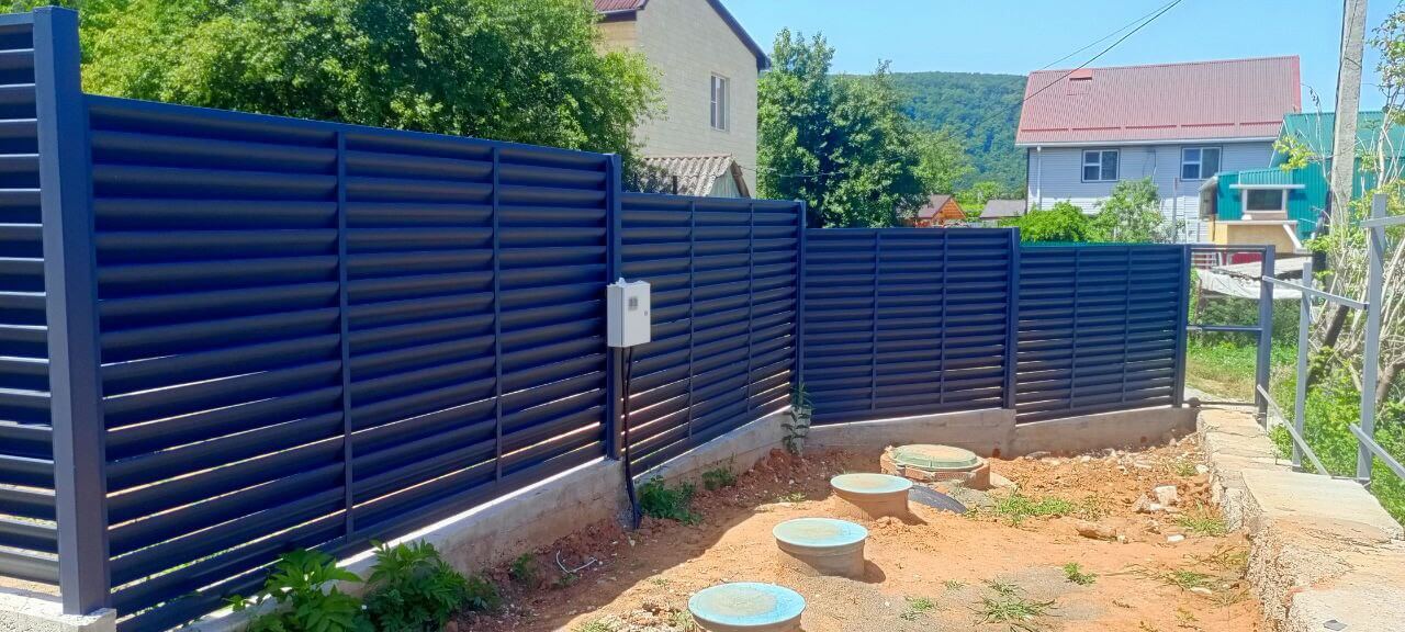 Забор-жалюзи из ламелей Еврожалюзи 53м RAL7024 Серый Графит МАТТЕ фото 2 в Магнитогорске