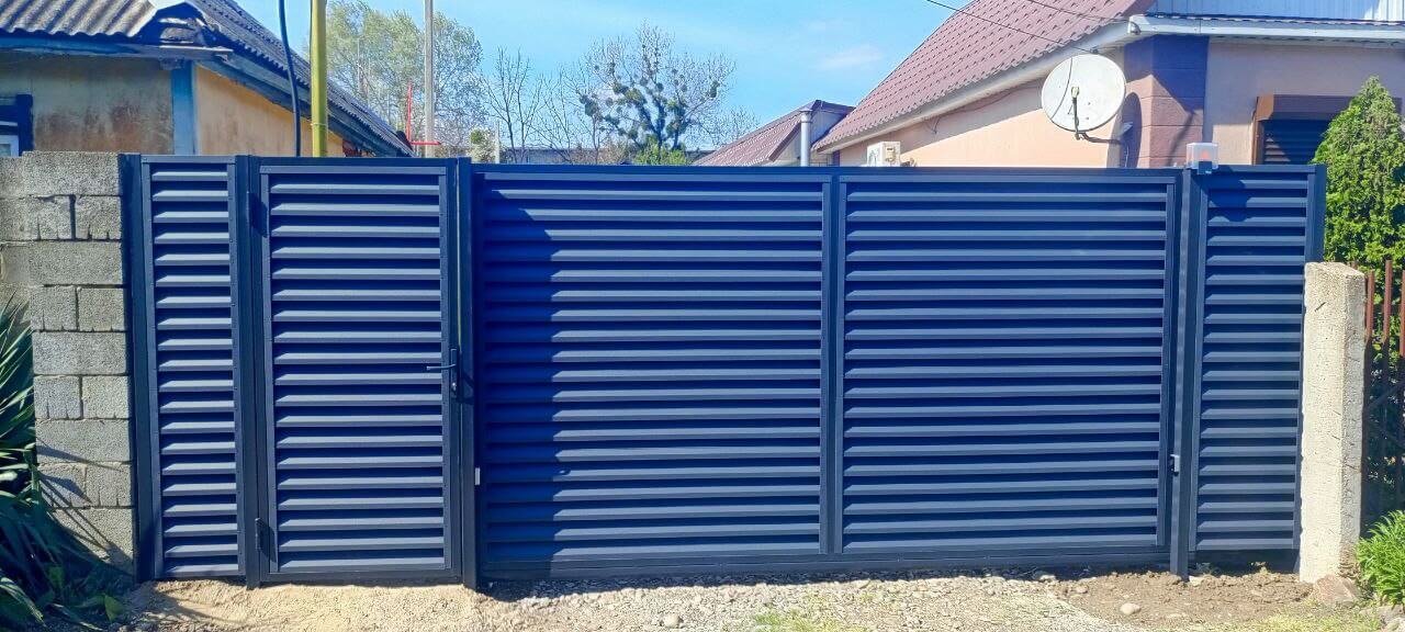 Забор-жалюзи из ламелей Еврожалюзи 53м RAL7024 Серый Графит МАТТЕ фото 1 в Магнитогорске