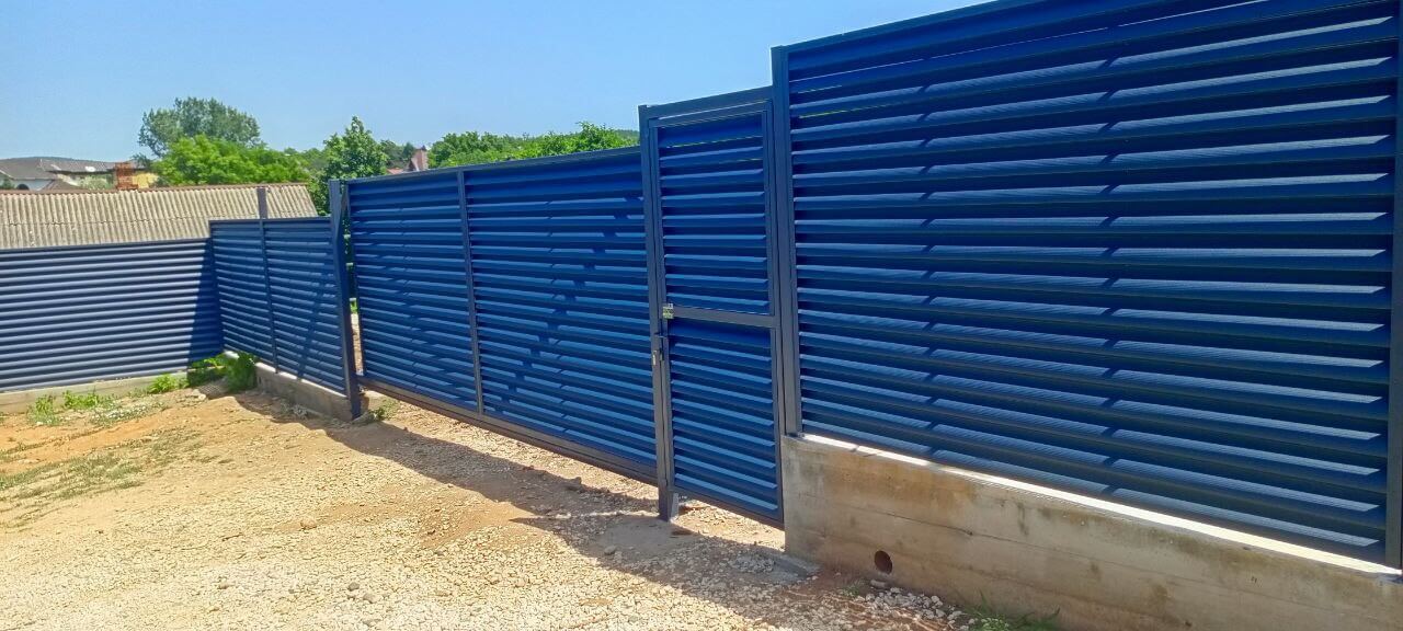 Забор-жалюзи из ламелей Еврожалюзи 53м RAL7024 Серый Графит МАТТЕ фото 15 в Магнитогорске