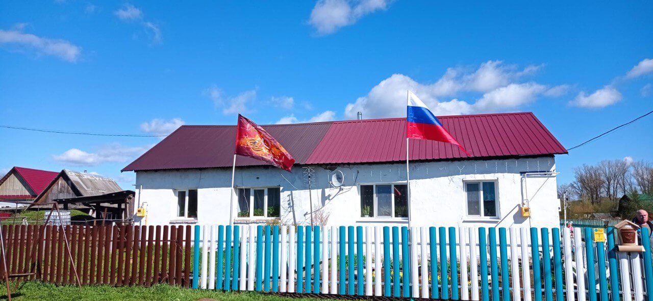 Забор из евроштакетника 16м RAL5021 Морская Волна, RAL9003 Белый в Магнитогорске