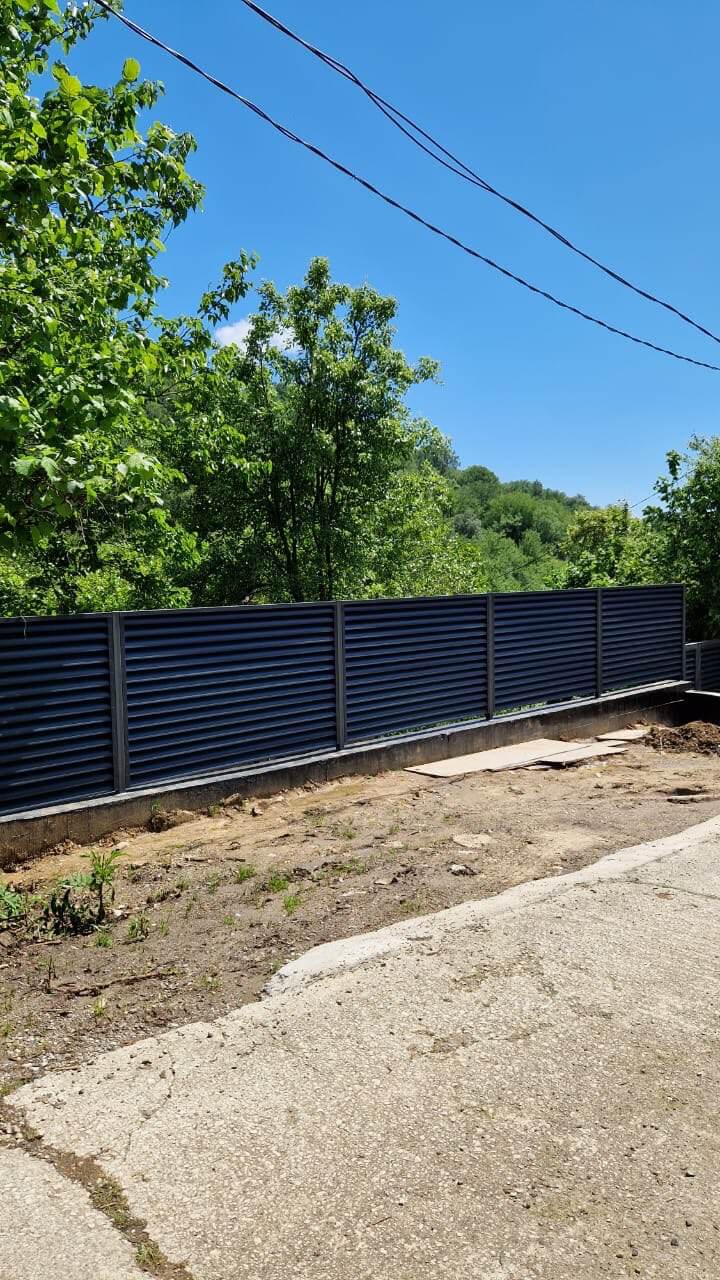 Забор-жалюзи из ламелей еврожалюзи 23м RAL7024/7024 Серый Графит двусторонний МАТТЕ фото 2 в Магнитогорске