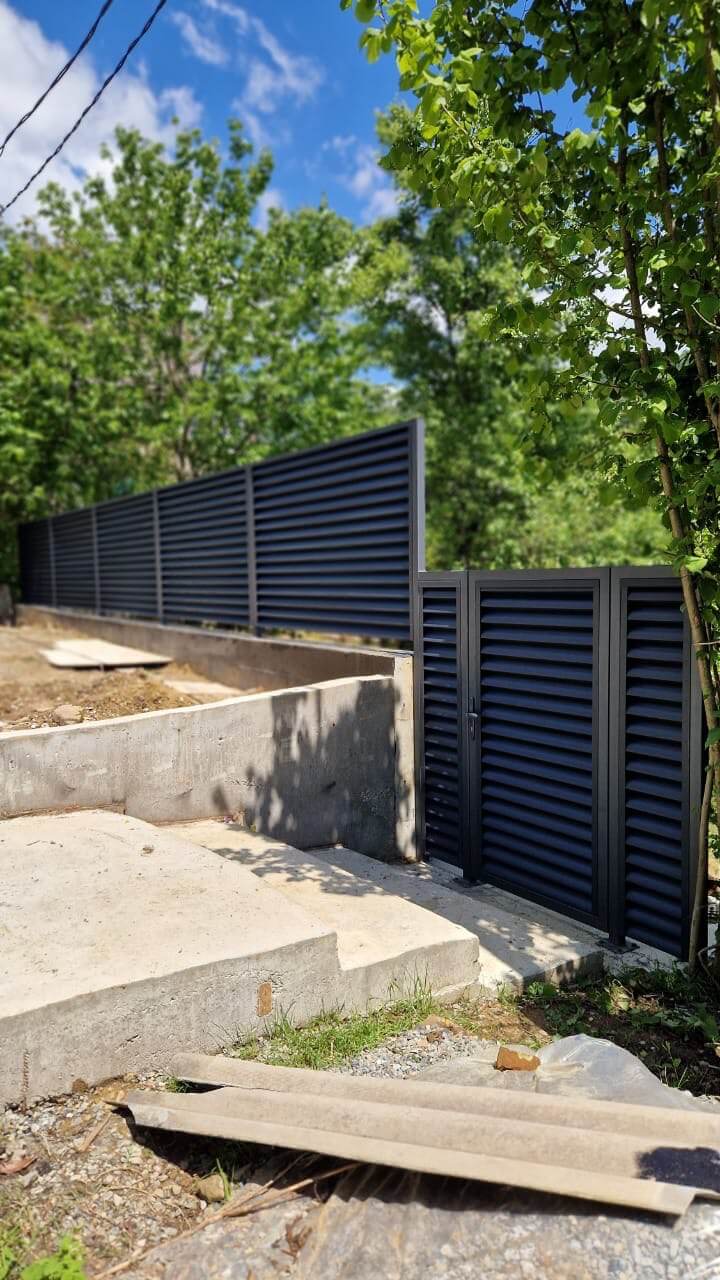 Забор-жалюзи из ламелей еврожалюзи 23м RAL7024/7024 Серый Графит двусторонний МАТТЕ фото 1 в Магнитогорске