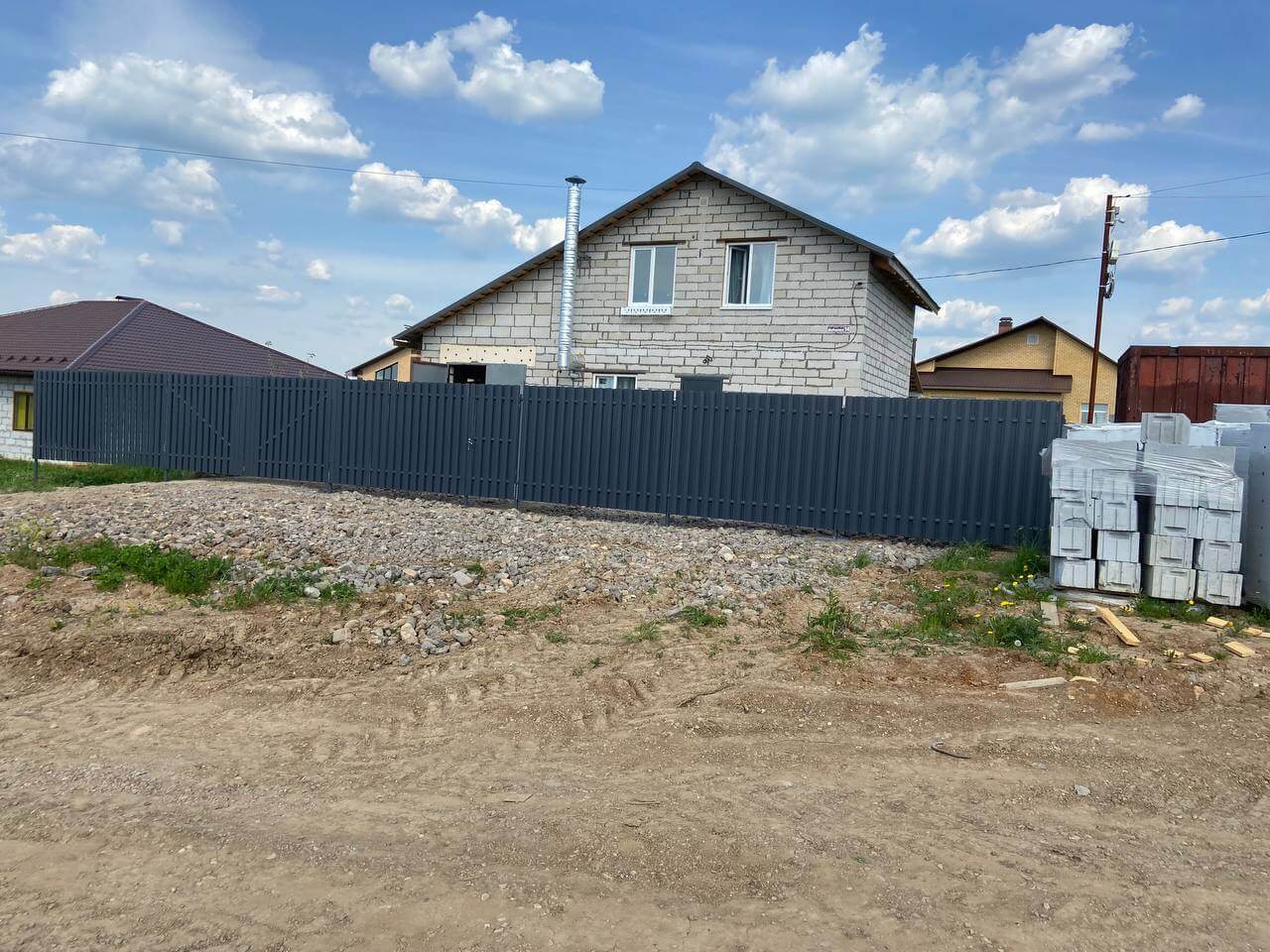 Забор из евроштакетника 16м RAL7024 Серый Графит фото 6 в Магнитогорске