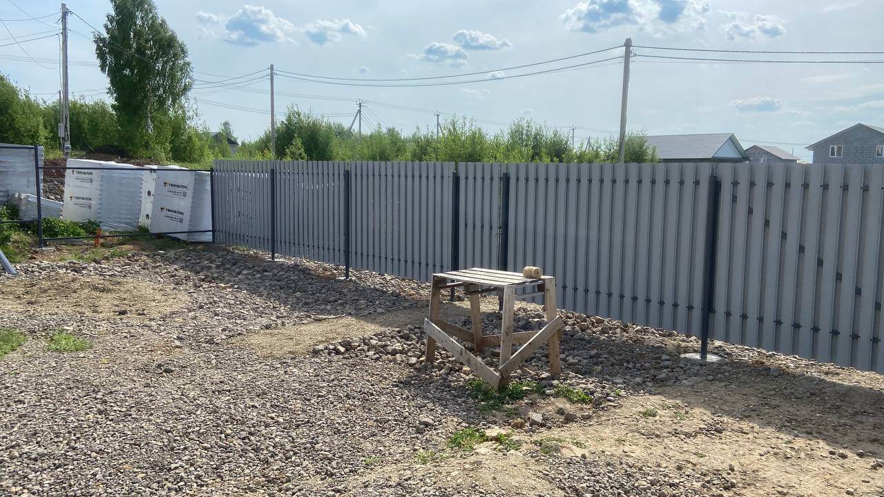 Забор из евроштакетника 16м RAL7024 Серый Графит фото 1 в Магнитогорске