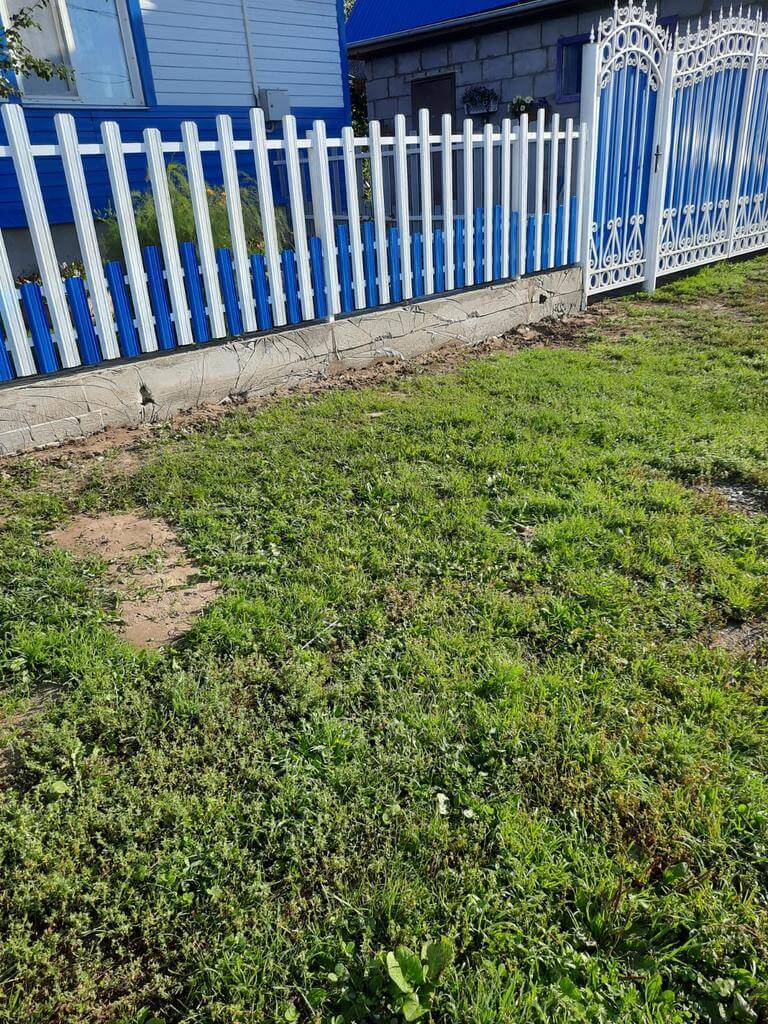 Забор из евроштакетника 14м RAL9003 Белый, RAL5005 Синий Сигнал фото 3 в Магнитогорске