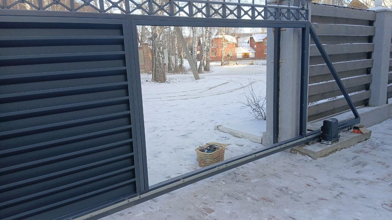 Входная группа из ламелей Хай-Тек RAL7024/7024 Серый Графит двусторонний МАТТЕ фото 10 в Магнитогорске