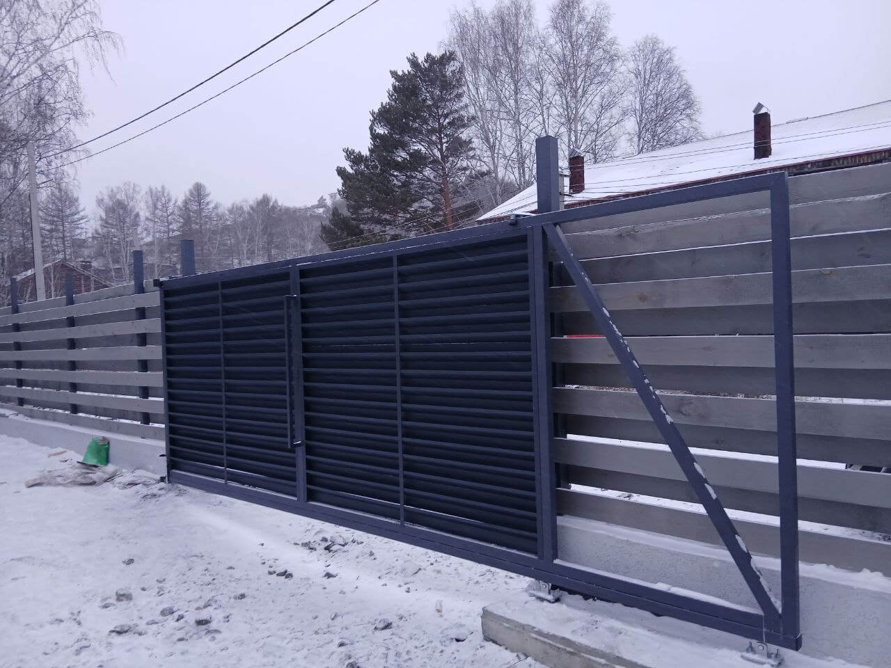 Входная группа из ламелей Хай-Тек RAL7024/7024 Серый Графит двусторонний МАТТЕ фото 4 в Магнитогорске