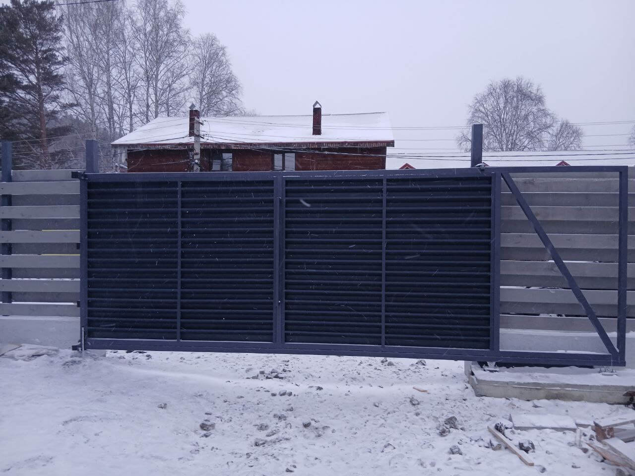 Входная группа из ламелей Хай-Тек RAL7024/7024 Серый Графит двусторонний МАТТЕ фото 17 в Магнитогорске