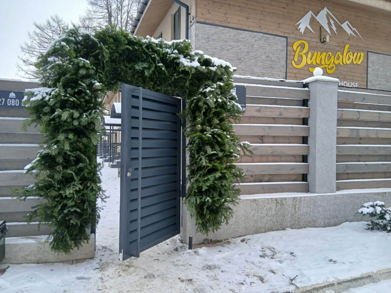 Входная группа из ламелей Хай-Тек RAL7024/7024 Серый Графит двусторонний МАТТЕ фото 15 в Магнитогорске