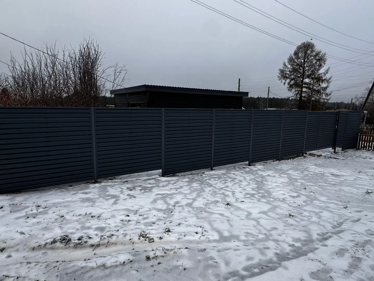 Забор-жалюзи из ламелей Хай-Тек 20м RAL7024/7024 Серый Графит двусторонний МАТТЕ фото 3 в Магнитогорске