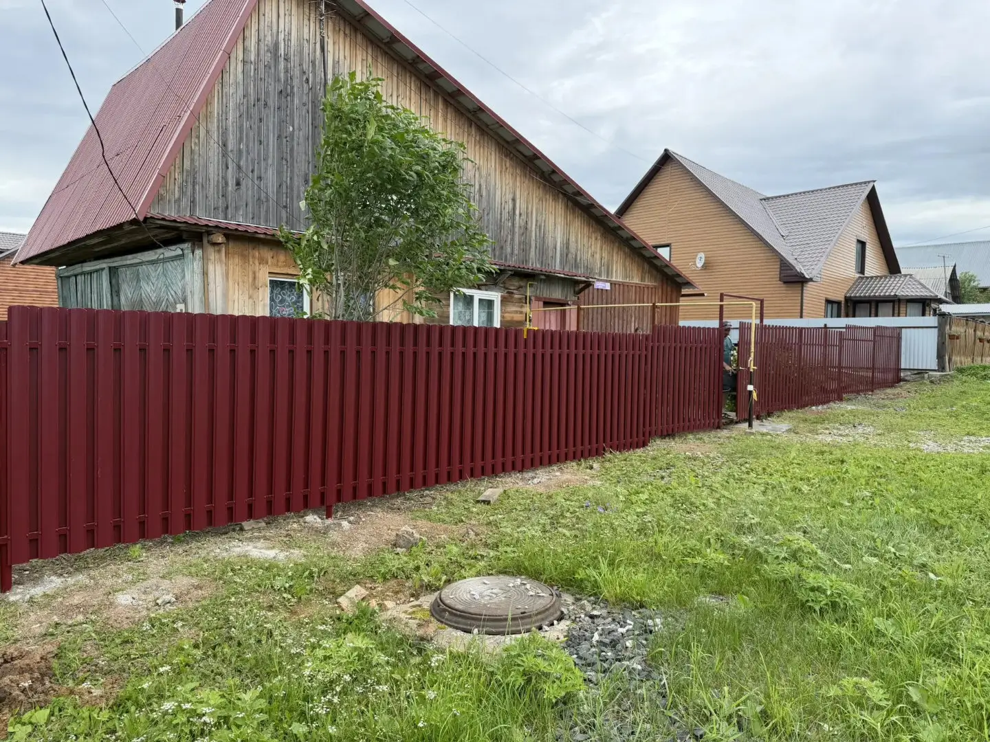 Забор из евроштакетника 24м RAL3005/3005 Красное Вино двусторонний фото 3 в Магнитогорске